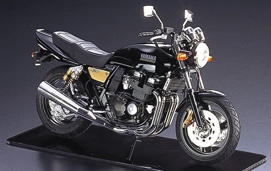 Aoshima NAKED BIKE: 1/12 YAMAHA XJR400R - Scale Kits