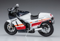 1/12  SUZUKI RG400Γ EARLY VERSION "RED/WHITE COLOR" w/Under Cowl 3