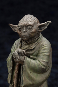 YODA™ FOUNTAIN STATUE 2