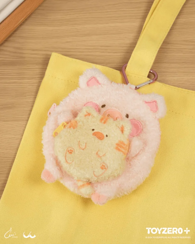 TOYZEROPLUS LuLu the Piggy Generic - Hugging MiMi Plush Pouch - LuLu The Piggy