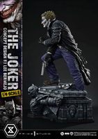 Ultimate Premium Masterline Batman (Comics) The Joker (Concept Design by Lee Bermejo)			 7
