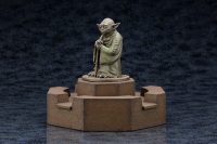 YODA™ FOUNTAIN STATUE 9