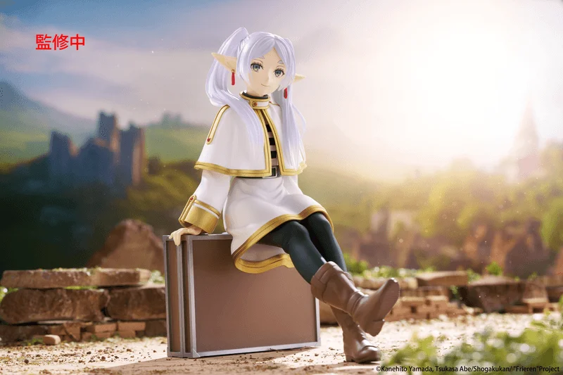 TAITO Frieren: Beyond Journey's End Desktop Cute Figure - Frieren (Trunk Case Ver.) - Frieren: Beyond Journey's End