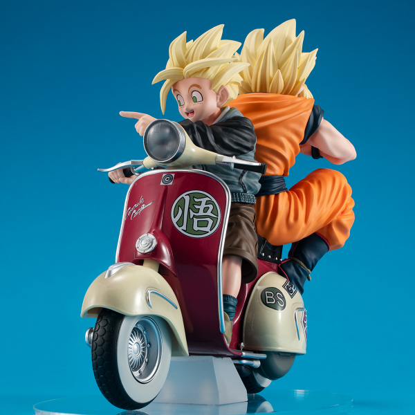 DESKTOP REAL McCOY EX Dragon Ball Z Super Saiyan Son Goku & Super Saiyan Son Gohan&Mortorbike