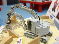 [SW04] 1:35 HITACHI DOUBLE ARM WORKING MACHINE ASTACO NEO 18