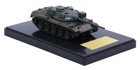 [SWA-2 EX-1] 1/76 JGSDF Type74 Middle Tank Special Version (w/Painted Pedestal for Display) (Set of 2)