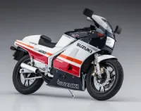 Hasegawa 1/12  SUZUKI RG400Γ EARLY VERSION "RED/WHITE COLOR" w/Under Cowl - Scale Kits - photo 2