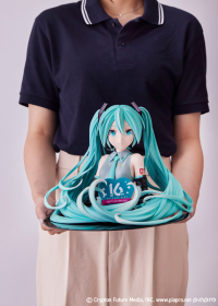 Hatsune Miku 16th Anniversary Bust Figure 8