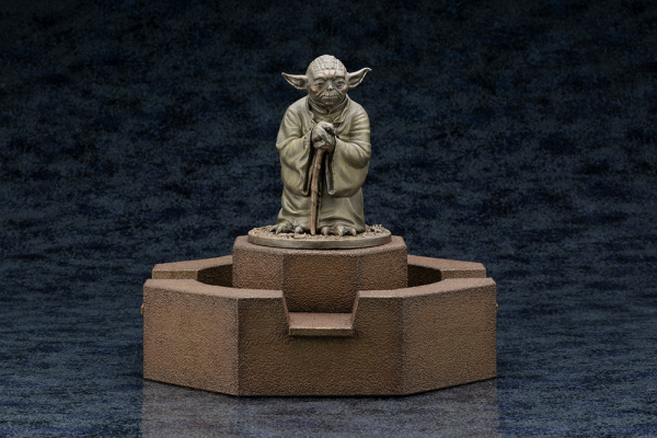 YODA™ FOUNTAIN STATUE