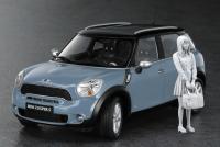 1/24 MINI COOPER S COUNTRYMAN ALL4 w/SCHOOL GIRL’S FIGURE 2