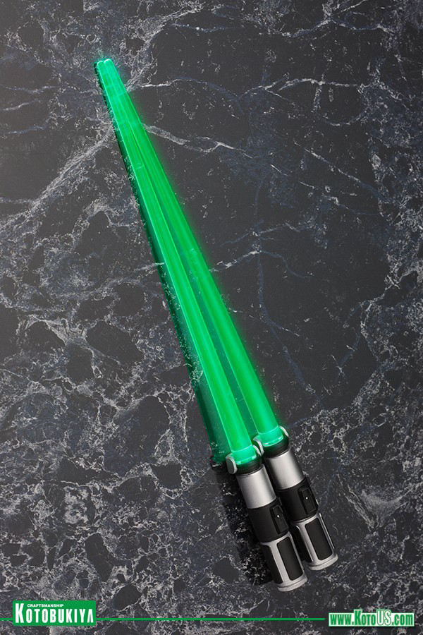 STAR WARS YODA LIGHT UP LIGHTSABER CHOPSTICKS