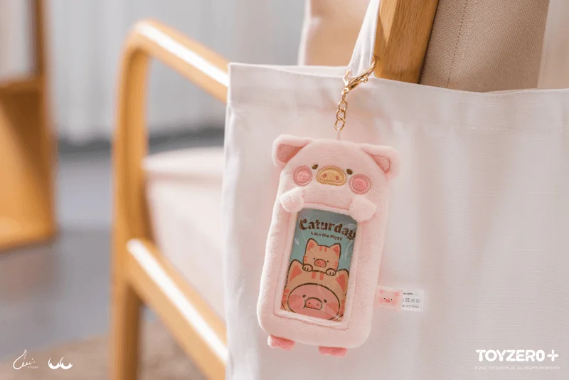 TOYZEROPLUS LuLu The Piggy Caturday - LuLu Photocard Holder Keyring - LuLu The Piggy