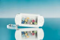 GOOD SMILE COMPANY PSP™ (PlayStation™Portable) Rattle Acrylic Keychain: White Ver. - Video Games - photo 4