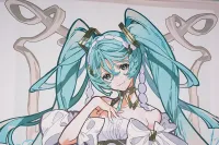 GOOD SMILE COMPANY Hatsune Miku feat. Yoneyama Mai Life-Sized Hanging Scroll - Hatsune Miku - photo 4