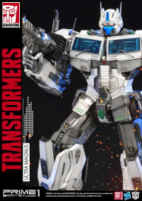 Premium Masterline Transformers: Generation 1 Ultra Magnus 18