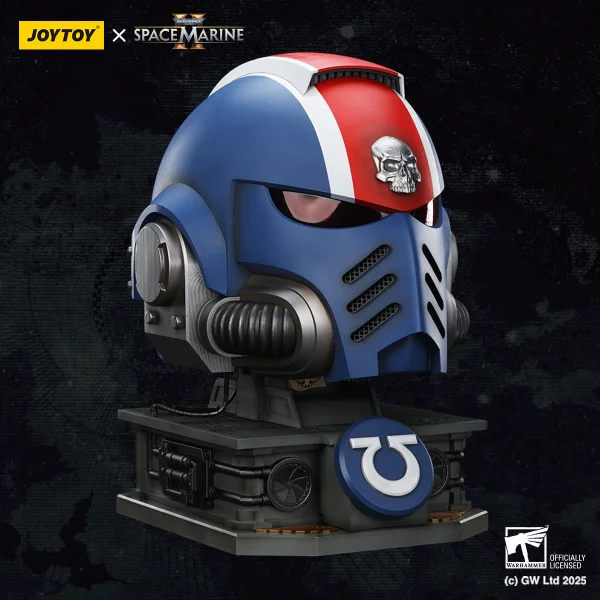 JOYTOY Ultramarines Lieutenant Titus' MKX Helmet & Display Stand - Warhammer 40K