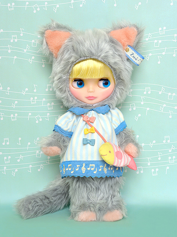Blythe Zoe and Her Pet Fish