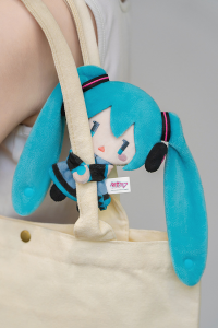 Character Vocal Series 01: Hatsune Miku Keychain Pouch 9