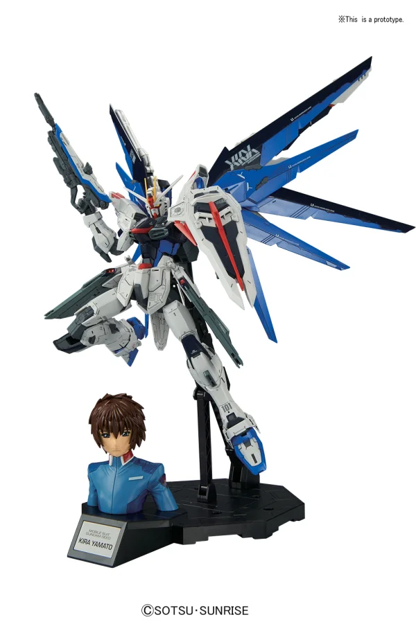 BANDAI HOBBY MG 1/100 Freedom Gundam Ver.2.0 & Kira Yamato - Mobile Suit Gundam SEED