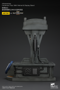 Ultramarines Lieutenant Titus' MKX Helmet & Display Stand 8