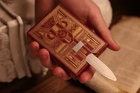 Room One Cards Assassin's Creed Legacy Ver. II Playing Cards - Garnet Hidden Blade Edition - Stationery - photo 5